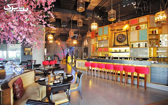 رستوران آسیایی در مجموعه جاده ابریشم روشا