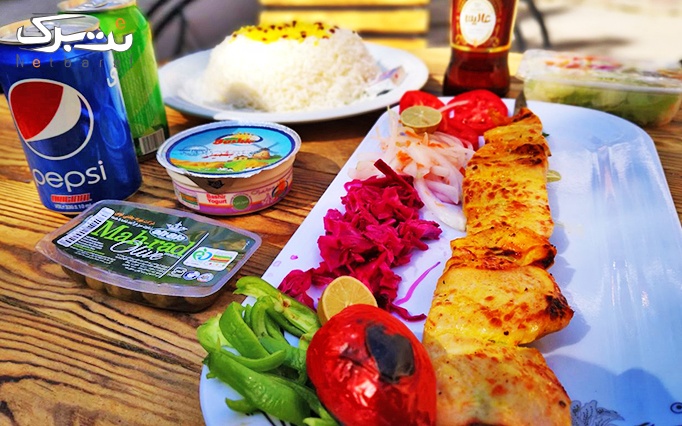 غذای ایرانی در مجموعه توریستی تفریحی دهکده ساحلی