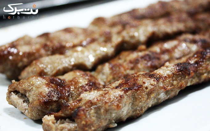 غذای ایرانی با سرویس کامل در رستوران دارچین شاندیز