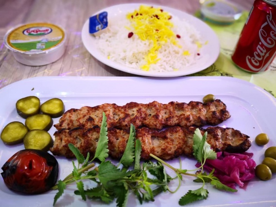 کافه رستوران شیشه ای فوادفود با منو غذای ایرانی