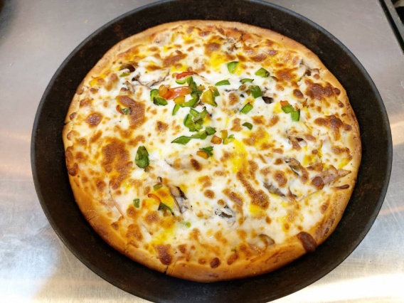 پیتزا رست بیف ویژه خوشمزه و لذیذ در فست فود شاهان