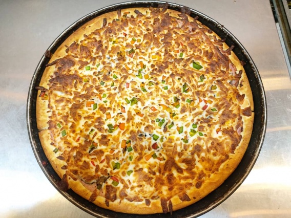 پیتزا خانواده 3 نفره مخلوط خوشمزه در فست فود شاهان