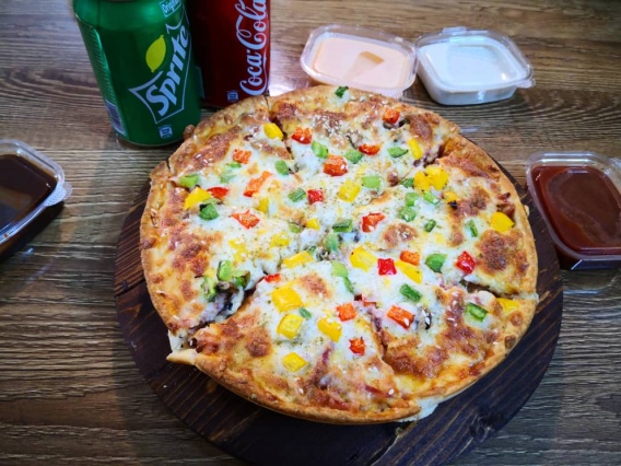 پیتزا مرغ و قارچ ویژه خوشمزه  در فست فود شاهان