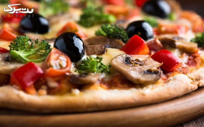 پیتزا تنوری هیزمی در رستوران ایتالیایی vip