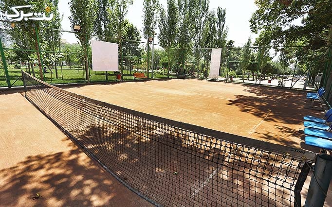 یک جلسه استفاده از زمین تنیس در آینده سازان