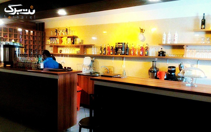 سرویس قهوه خانه ای در کافه کاریز 