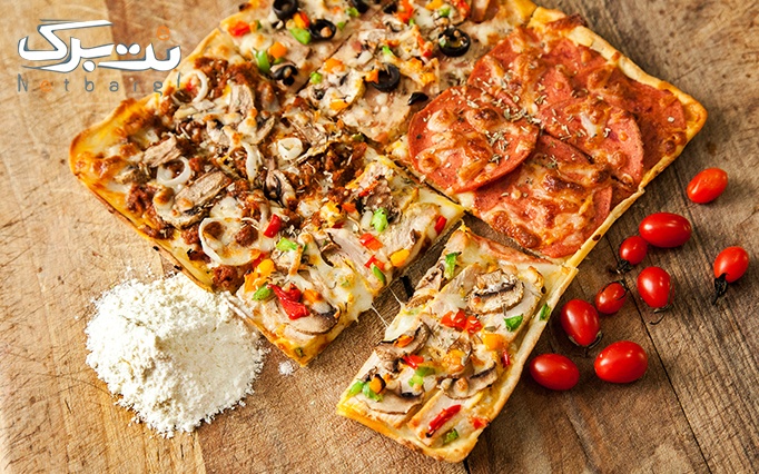 پارک چوبی با منوی پیتزا و ساندویچ