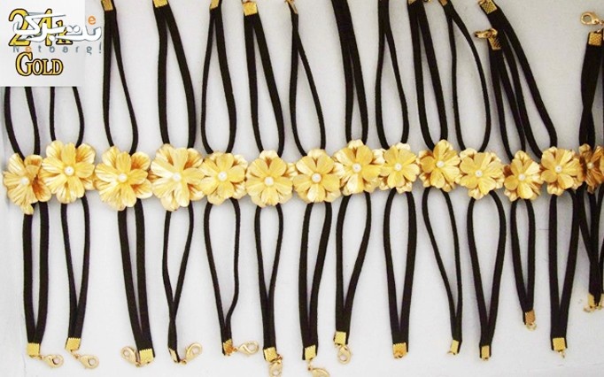 دستبند چرمی با گل طلا وسنگ مروارید پرورشی زرین کالا 