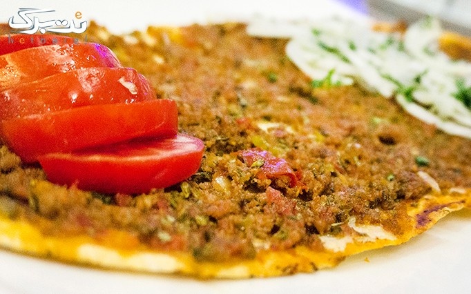 غذاهای ایرانی و ترکی با سالاد بار در رستوران مارال
