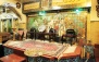 بوفه غذا و موسیقی زنده در رستوران سنتی هزار ویک شب