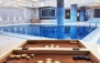 شنا در استخر هتل پارسیس